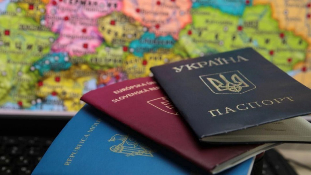 У чиновников и депутатов не будет двойного гражданства: Зеленский ввел в действие решение СНБО «фото»