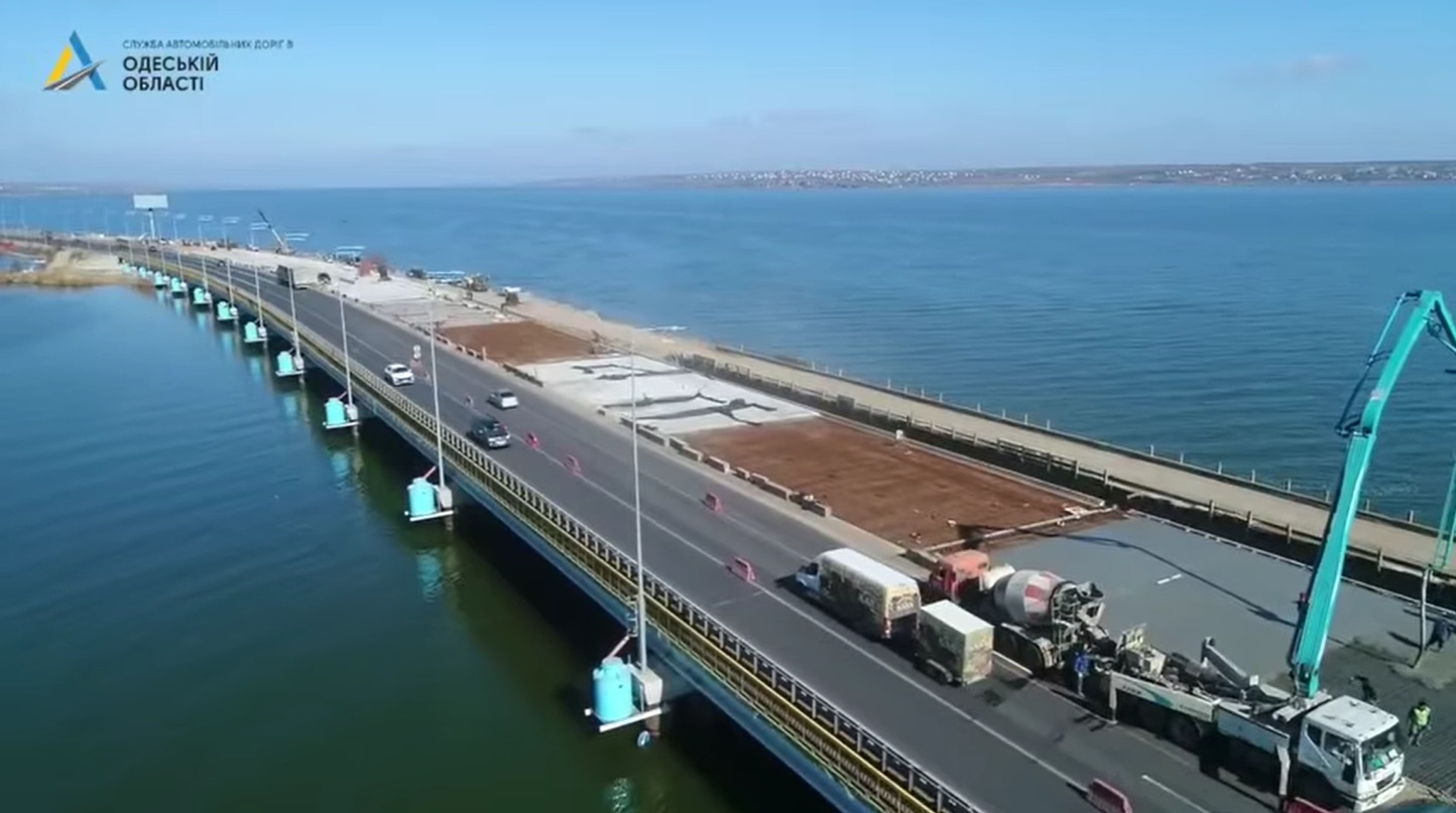 На Хаджибейском мосту заканчивают бетонирование трех полос (видео) «фото»
