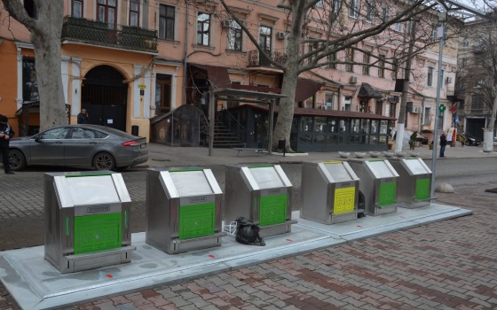 На Соборной площади установили подземные мусорные контейнеры (фото) usionline.com На Соборной площади установили подземные мусорные контейнеры (фото) «фото»