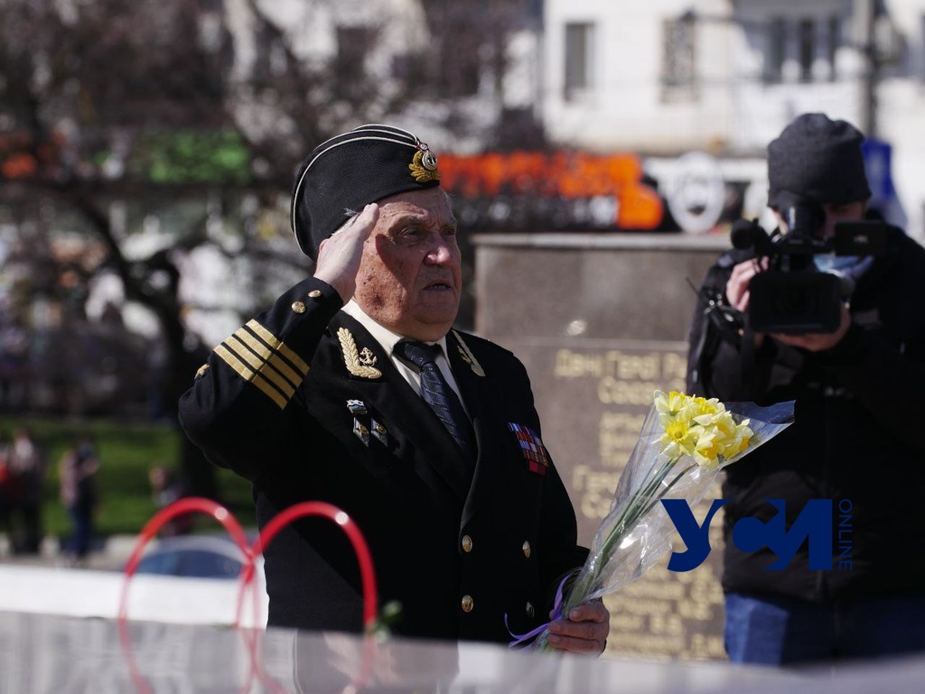 День освобождения Одессы: на площади 10 Апреля возлагают ...