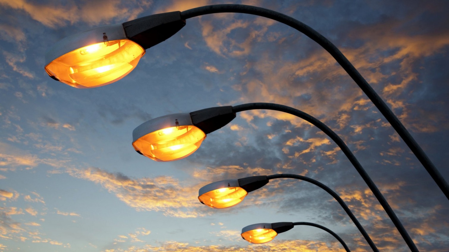 В центре Одессы установят светодиодные лампы: они сами будут регулировать яркость «фото»