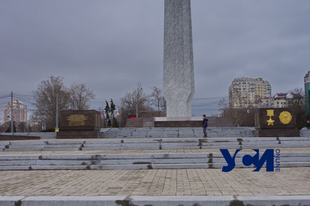 Как выглядит обелиск на площади 10 Апреля перед Днем освобождения Одессы (фото) «фото»