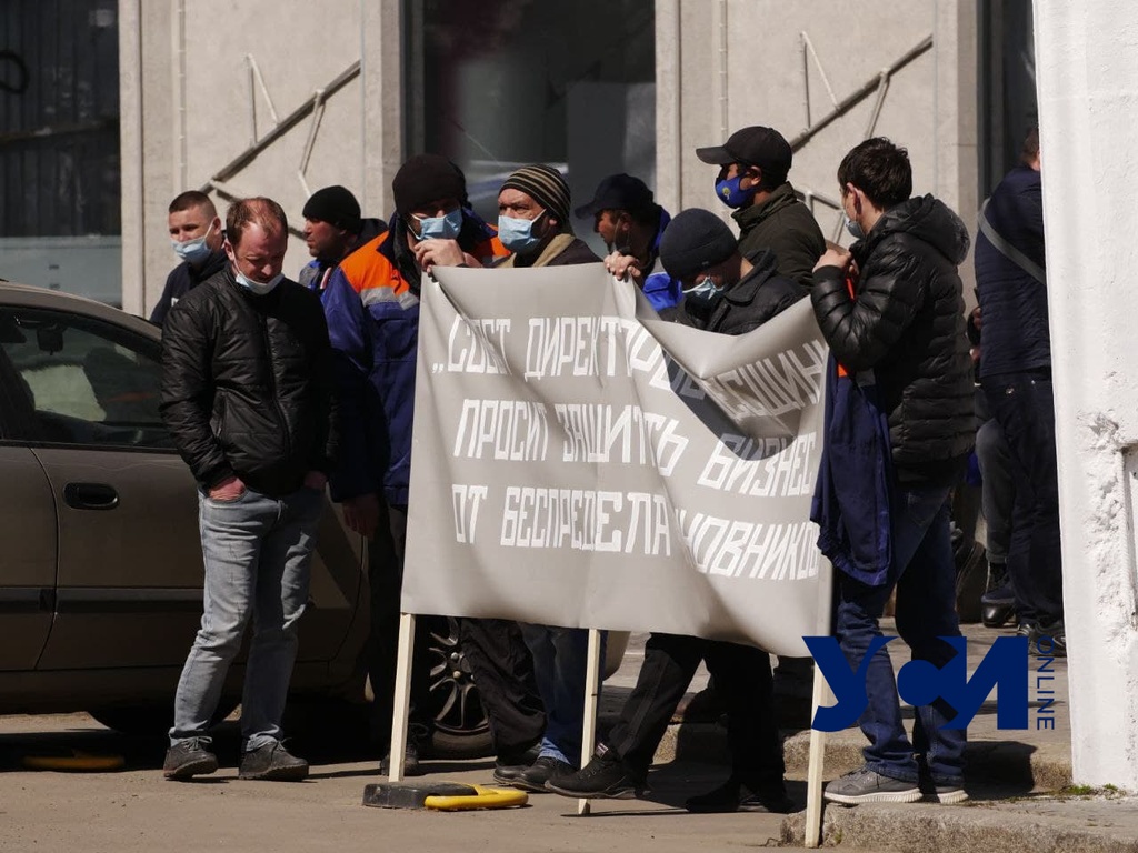 Завод в Измаиле остановили из-за неуплаты налогов: работники вышли на протест (фото, аудио) «фото»