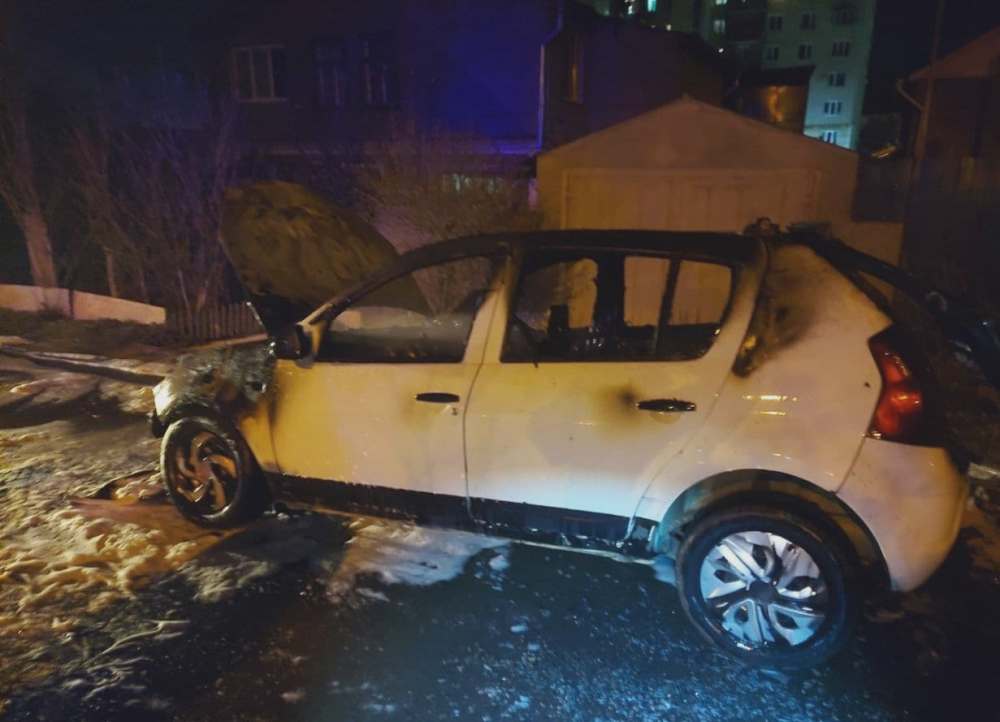 В Черноморске из-за неисправной проводки горел автомобиль (фото) «фото»