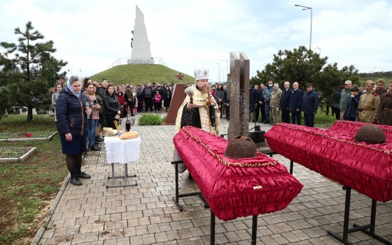 У мемориала 412-й батареи перезахоронили 15 погибших во Второй мировой солдат (фото) usionline.com У мемориала 412-й батареи перезахоронили 15 погибших во Второй мировой солдат (фото) «фото»