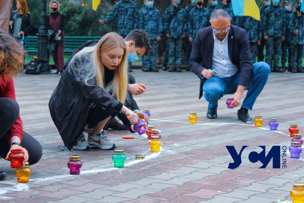 День депортации крымских татар: в Одессе выложили лампадки в форме Крыма (фото) «фото»