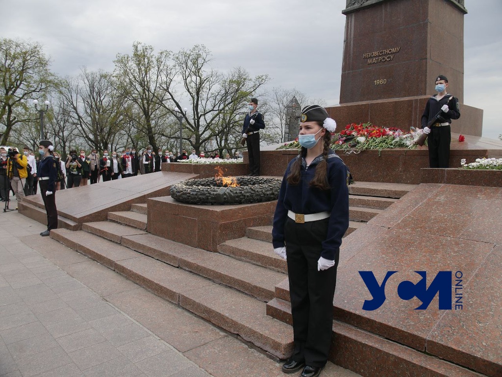 В Одессе возобновили Почетную вахту памяти у памятника Неизвестному матросу (фото) «фото»