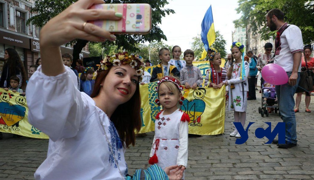 Отец Скрябина, Немцов и поклонница Мегамарша: как отмечали в Одессе День вышиванки (фото) «фото»
