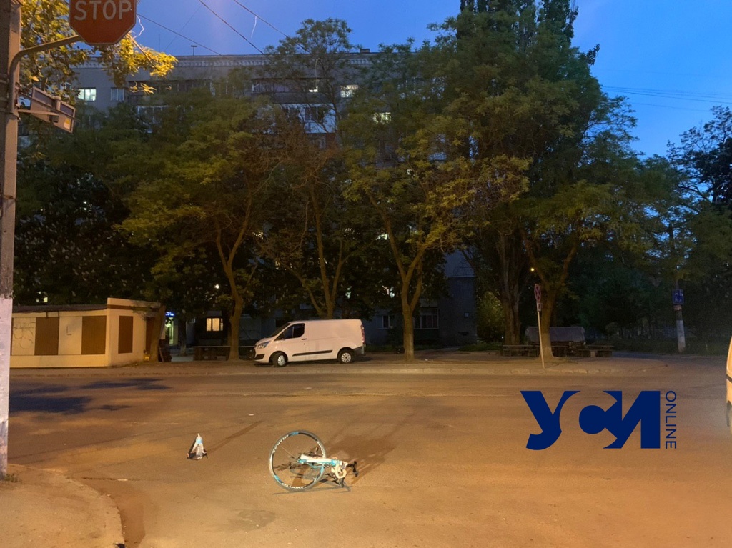 В Одессе автомобиль сбил велосипедистку (фото) «фото»