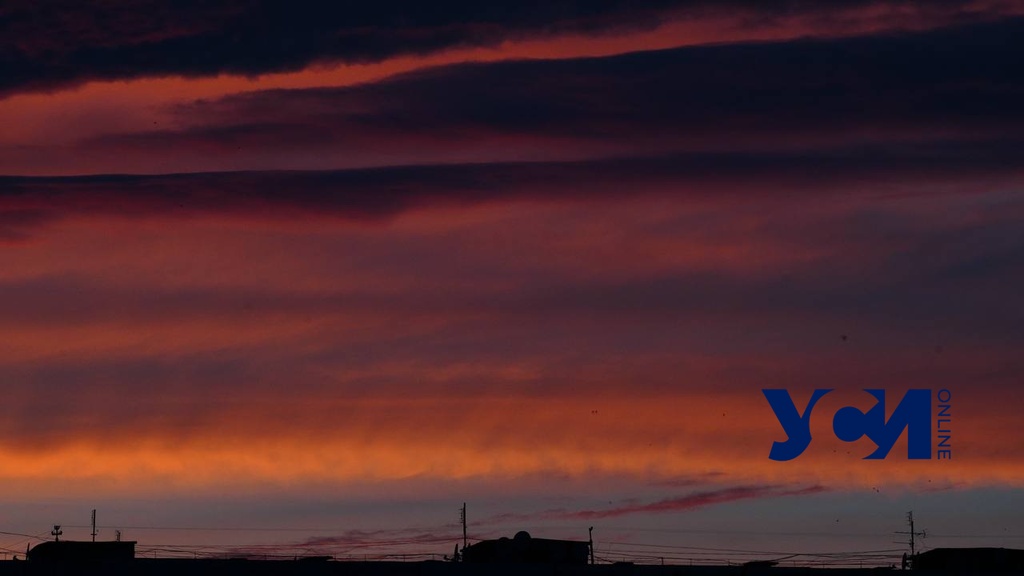 Весенний закат в Одессе заиграл багровыми красками (фото) «фото»