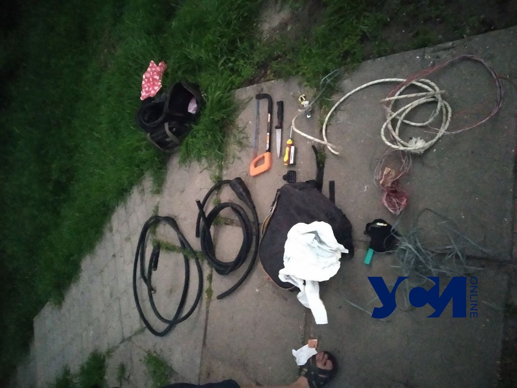 На поселке Котовского задержали похитителя кабеля (фото) «фото»