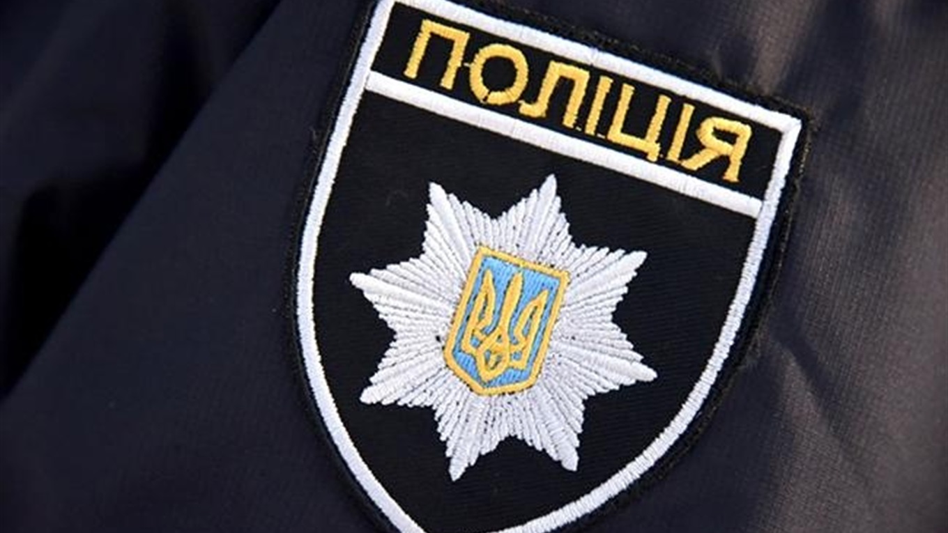 На Молдаванке пьяный избил ногами лежащего мужчину (фото) «фото»