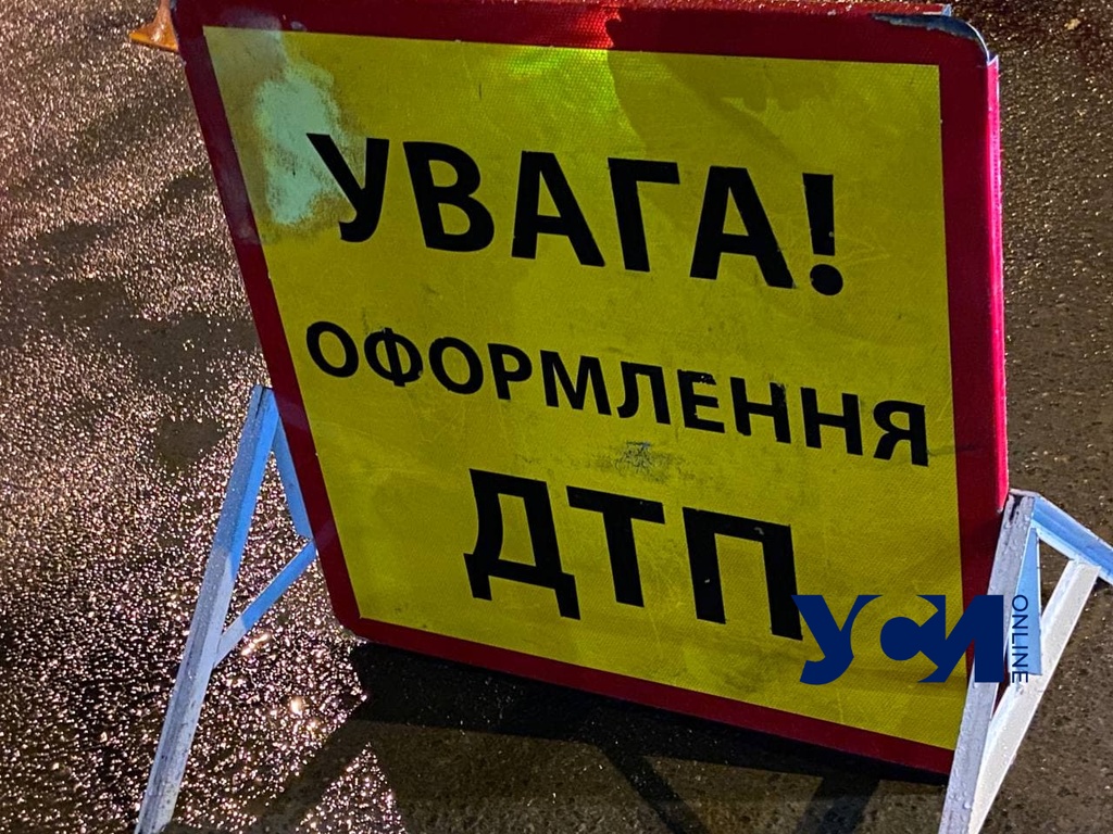 В Одессе автомобиль сбил скутеристку «фото»
