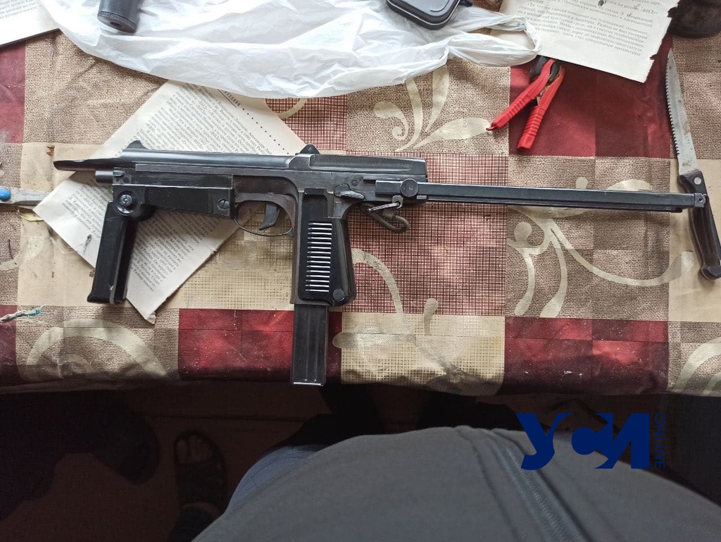 Одессит нашел на свалке пистолет-пулемет: внезапно объявились владельцы оружия (фото) «фото»