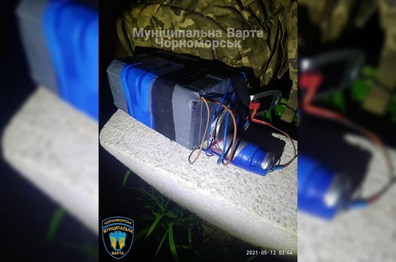 В Черноморске задержали местного жителя с макетом бомбы (фото) «фото»