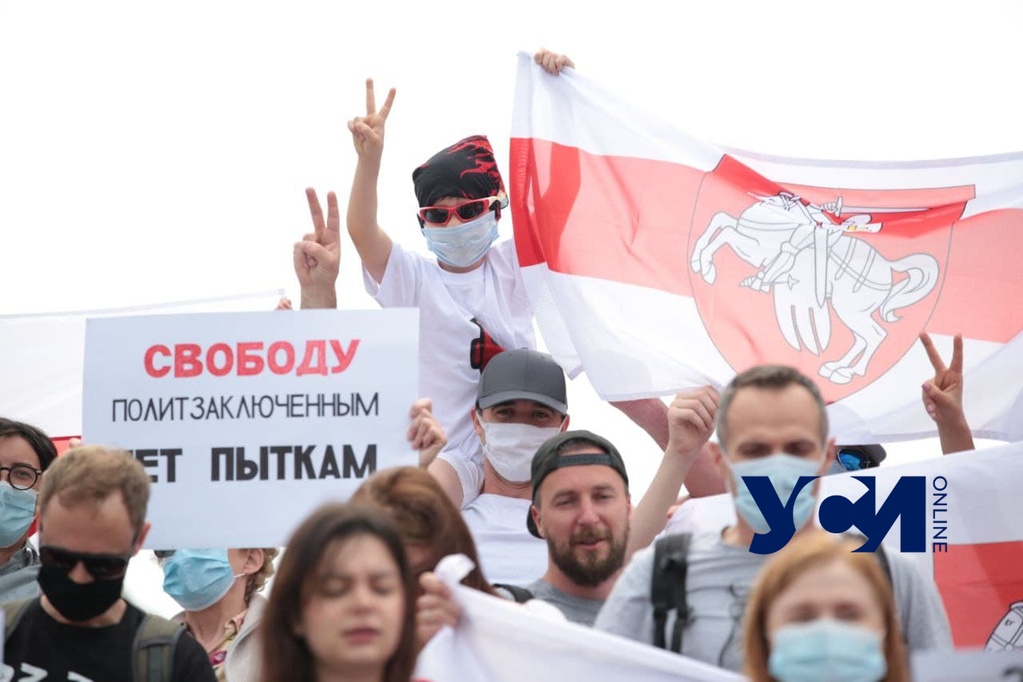 У Дюка проходит акция солидарности с политзаключенными Беларуси (фото, аудио) «фото»
