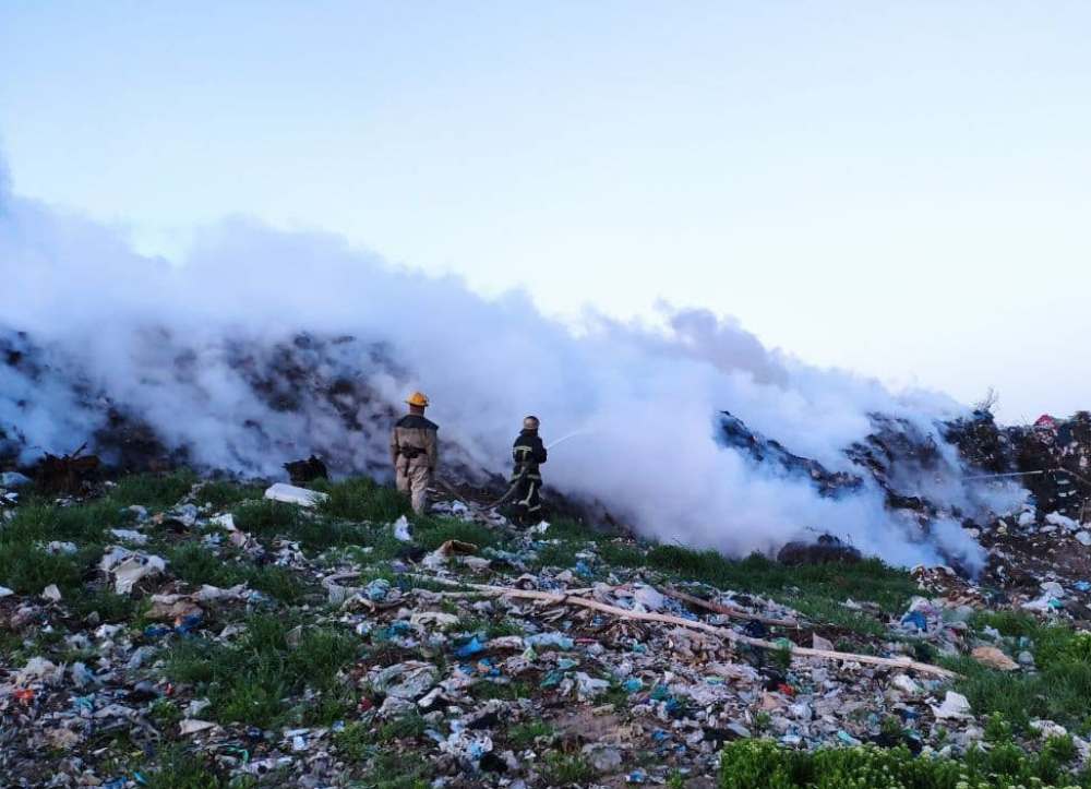 В Белгород-Днестровском районе горела мусорная свалка (фото) «фото»