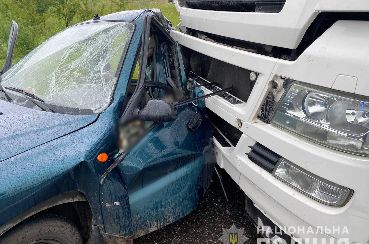 Дальнобойщик заснул за рулем: смертельное ДТП на трассе Одесса-Киев «фото»
