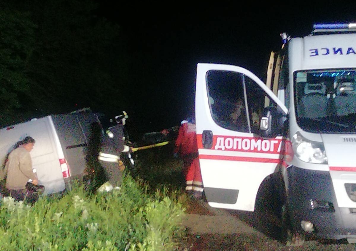 ДТП возле Беляевки: сотрудники ГСЧС спасли зажатого в салоне водителя «фото»