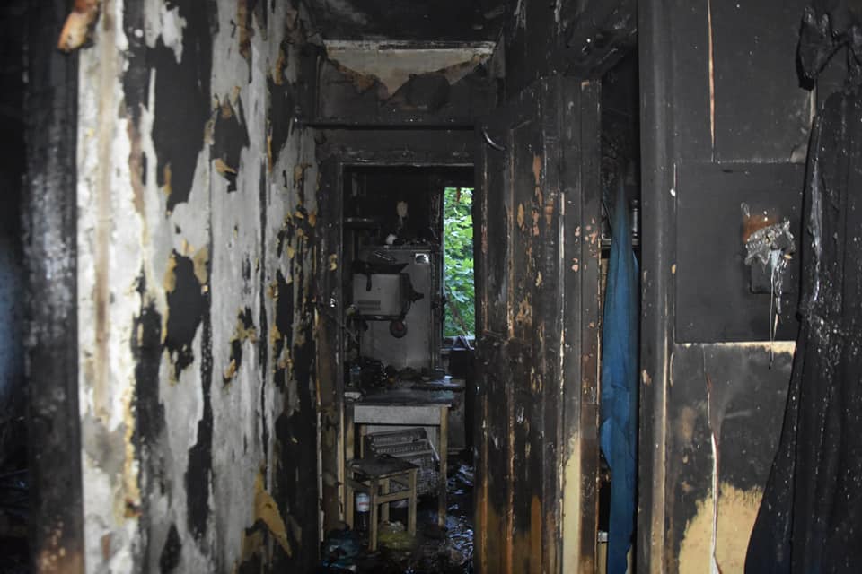 На Балковской горела квартира: пожарные эвакуировали 6 человек (фото) «фото»