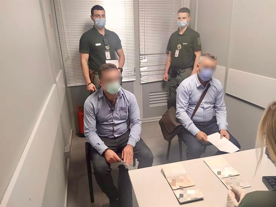 Иранцев с поддельными паспортами задержали в Одесском аэропорту usionline.com Иранцев с поддельными паспортами задержали в Одесском аэропорту «фото»