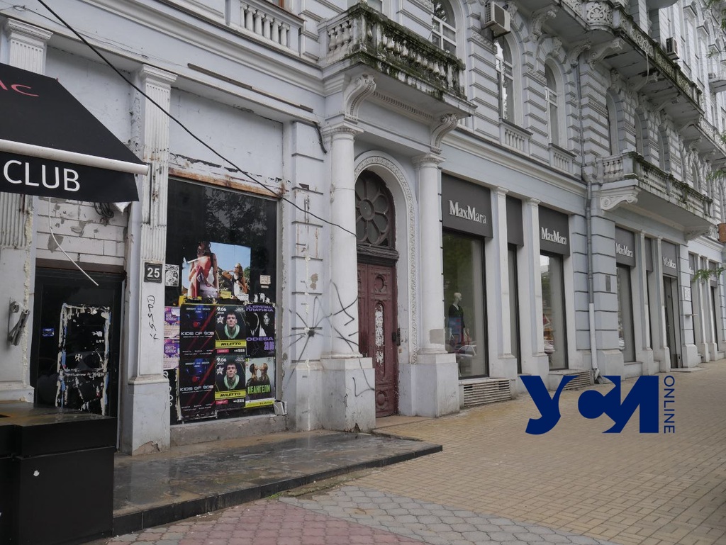 В центре Одессы с дома с самым длинным балконом снесли пристройку (фото, аудио) «фото»