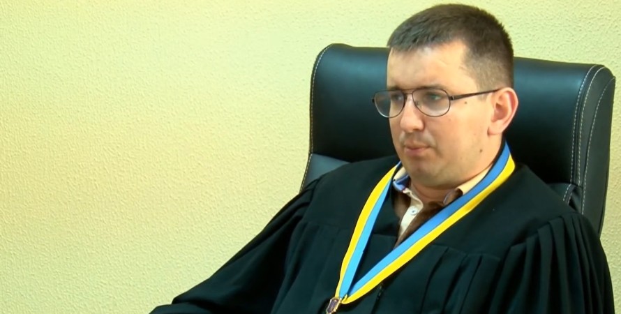 Одесский судья жалуется: незнакомка требует признать ее женой и шлет интимные фото «фото»