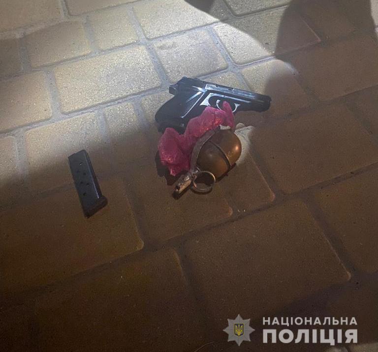 В Усатово пьяный с гранатой в кармане стрелял во все стороны из пистолета (фото) «фото»