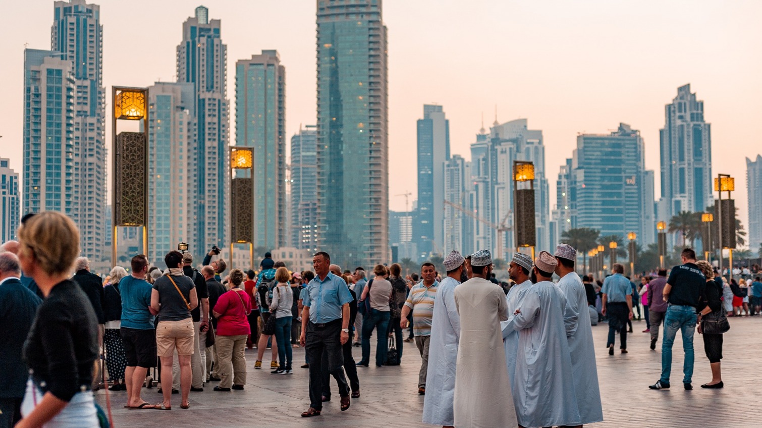 «Документы забрали, а виза заканчивается»: одесситы на два года «застряли» в Дубае «фото»