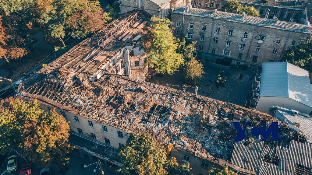 Город выделит еще 2 миллиона гривен на ремонт сгоревшего дома-памятника архитектуры на Бунина «фото»