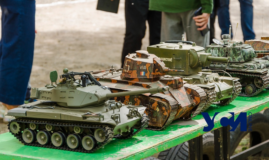 В Одессе прошли танковые бои радиоуправляемых копий боевой техники (ФОТО) 1