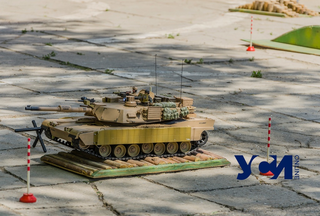 В Одессе прошли танковые бои радиоуправляемых копий боевой техники (ФОТО) 21