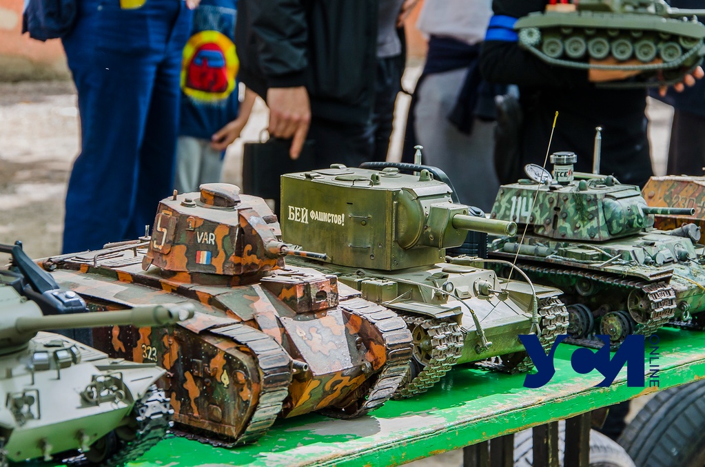 В Одессе прошли танковые бои радиоуправляемых копий боевой техники (ФОТО) 9