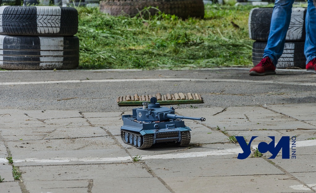 В Одессе прошли танковые бои радиоуправляемых копий боевой техники (ФОТО) 13