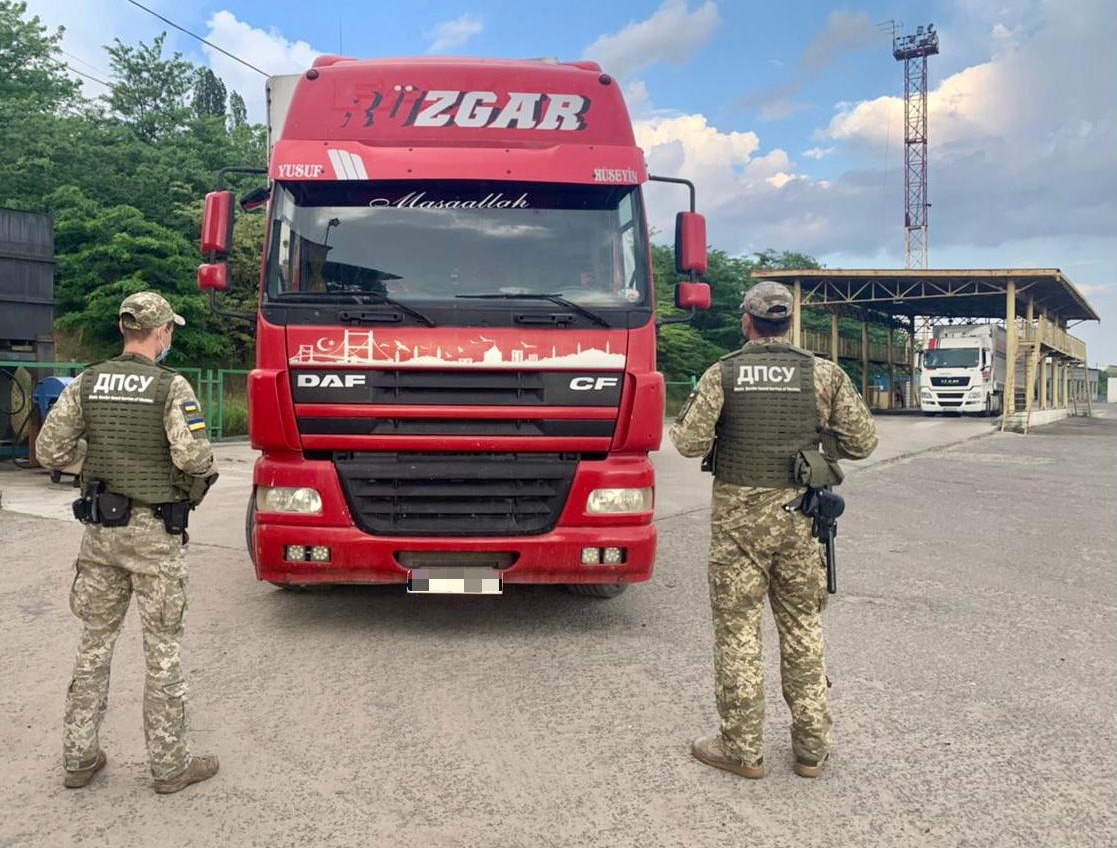 В порту Черноморска задержали грузовик, числящийся в международном розыске «фото»