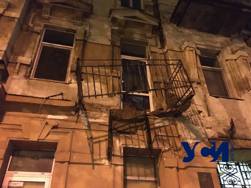 На Большой Арнаутской рухнул балкон (фото) «фото»