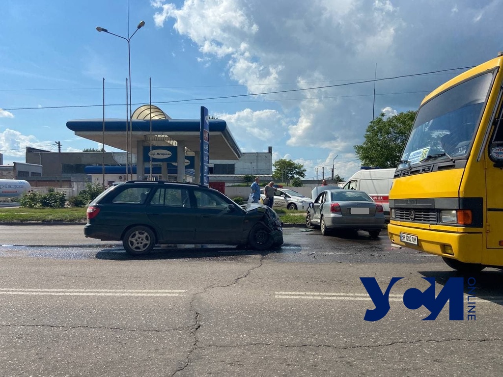 Жесткая авария на Николаевской дороге: образовалась огромная пробка (фото) Обновлено «фото»