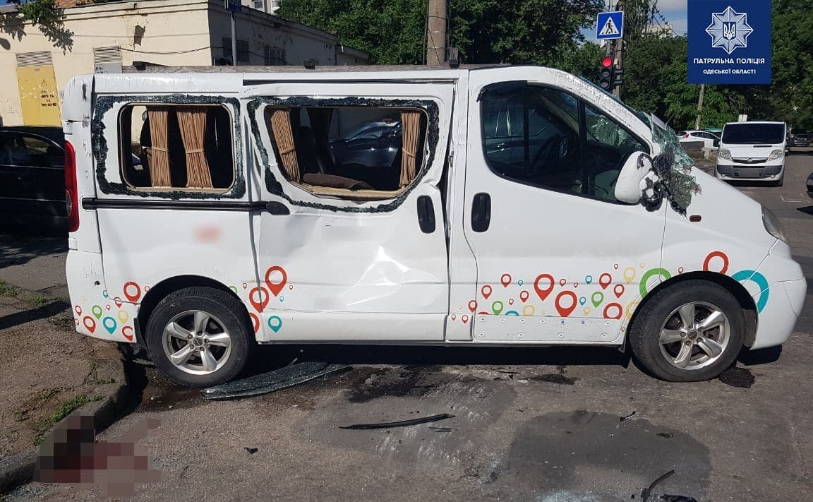 ДТП на Молдаванке: авто перевернулось, пострадавшие в больнице (фото) «фото»