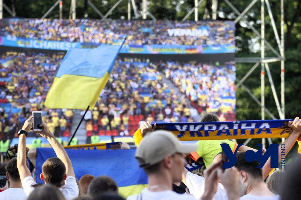 Сборная Украины проигрывает Австрии, все висит на волоске: одесские болельщики следили за игрой (фото, видео) «фото»