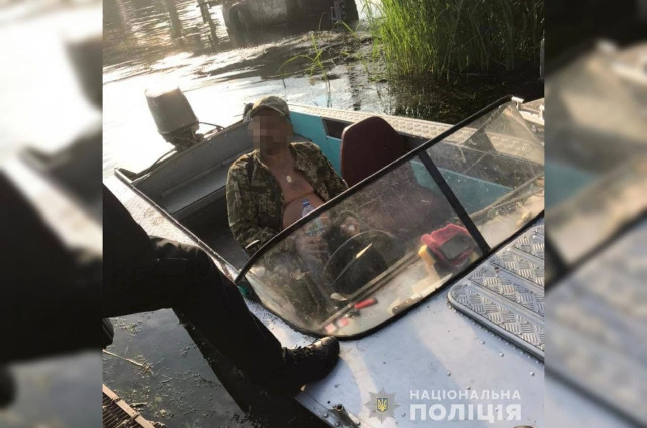 Житель Черноморска в пьяном виде рассекал на моторке «фото»