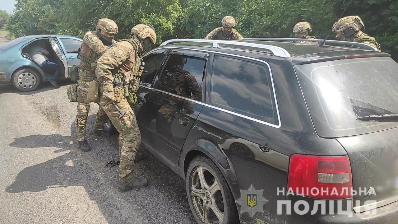 Распространяли “закладки”: под Одессой задержали двух наркоторговцев (фото, видео) «фото»