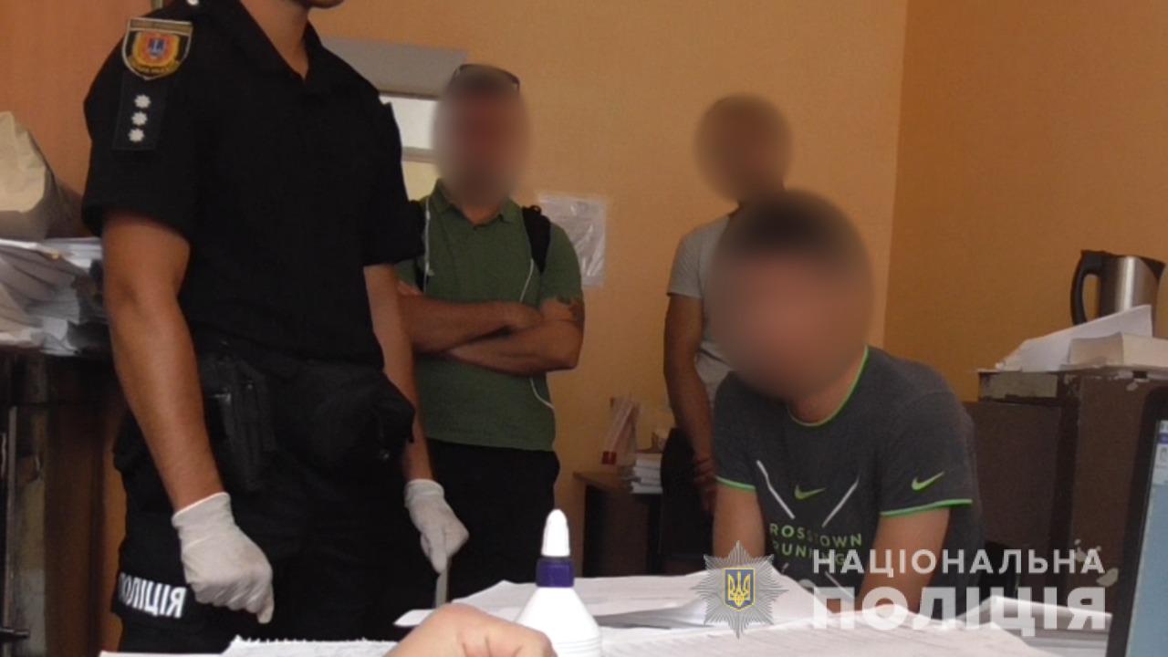Заманили домой и ограбили: в Одессе задержали разбойников (фото) «фото»