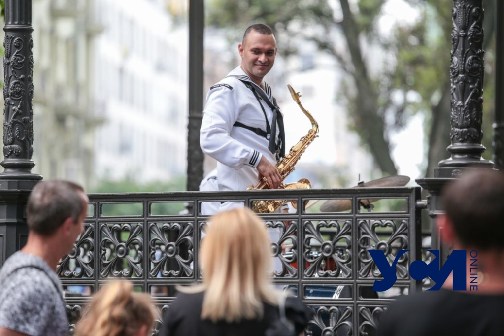 В Горсаду Одессы выступил комбо-джаз-оркестр флота США (фото, видео) «фото»