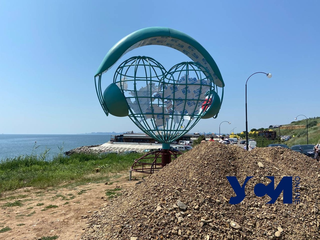 Скульптура Милова, ранее установленная в  Австралии, украсила побережье возле Одессы (фото) «фото»