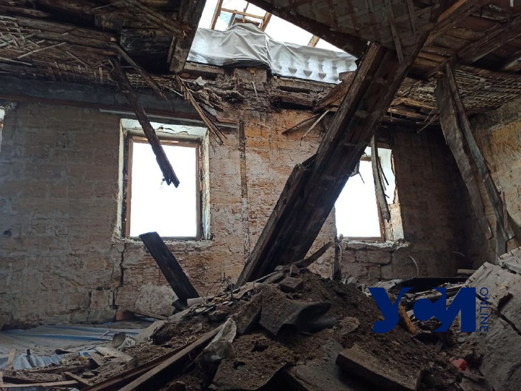 Обрушение в доме Либмана: у памятника архитектуры в центре Одессы рухнули чердачные перекрытия (фото, видео) «фото»