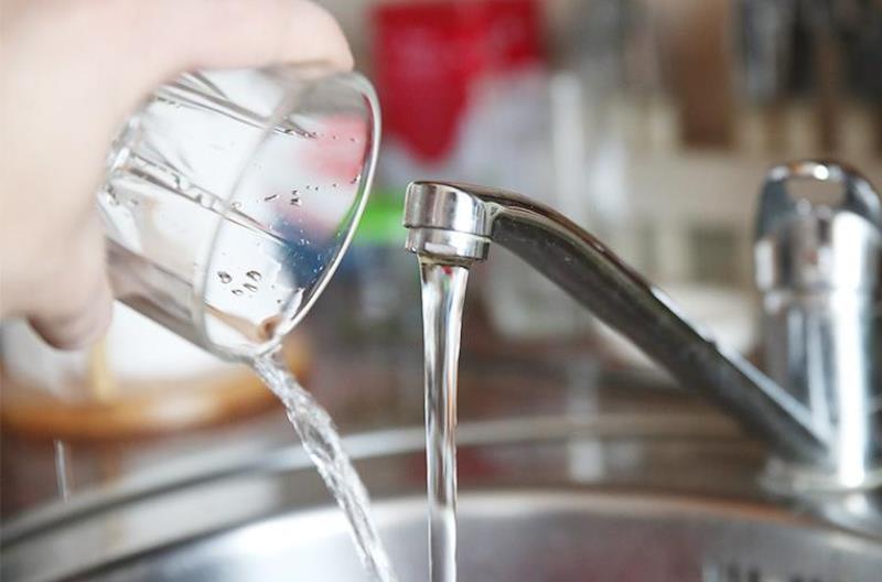 В трех районах Одесской области не рекомендуют пить воду из-под крана «фото»