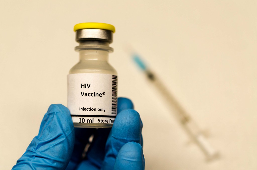 Победить пандемию длиной в 37 лет. Кто и как создает вакцины против ВИЧ «фото»