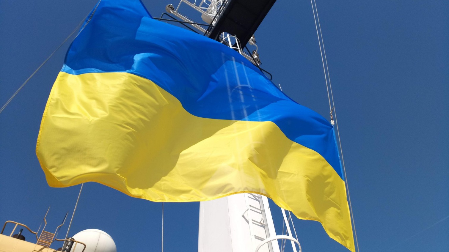 Над ледоколом ученых-полярников впервые подняли украинский флаг (фото) «фото»