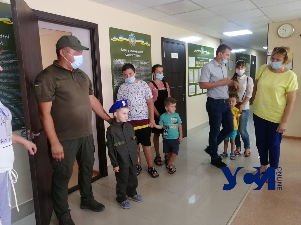 Мечта Ильи: 5-летний брат погибшего нацгвардейца побывал в воинской части в Одессе (фото) usionline.com Мечта Ильи: 5-летний брат погибшего нацгвардейца побывал в воинской части в Одессе (фото) «фото»