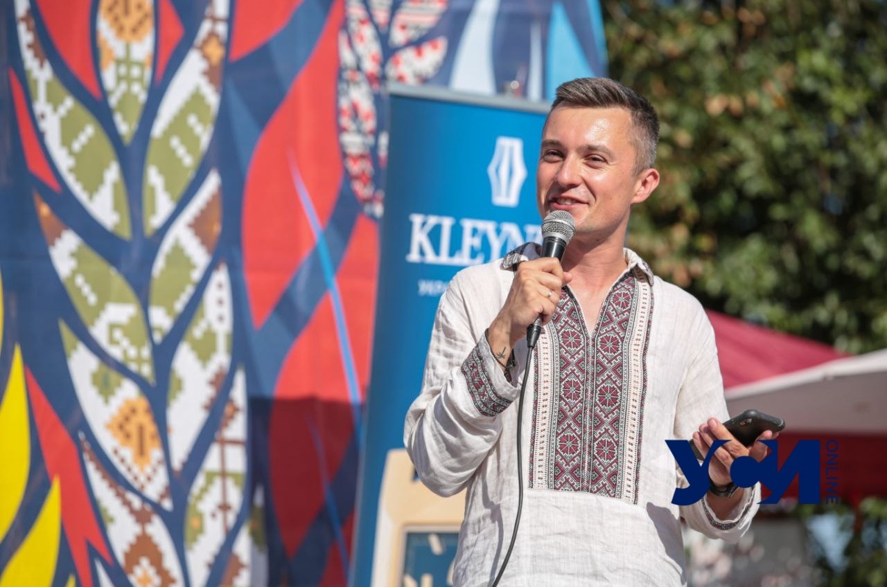 Шоперы, кулоны и часы: в Одессе наградили лучших участников массового диктанта (фото) «фото»